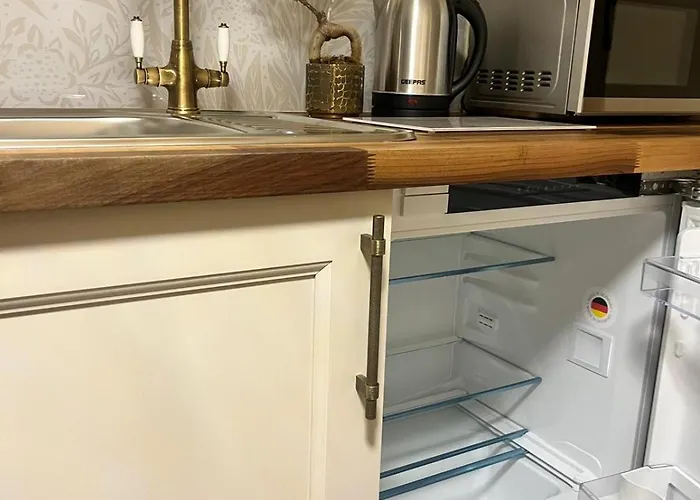 Newtondale - Burnley House *