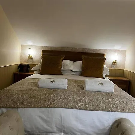 Newtondale - Burnley House *